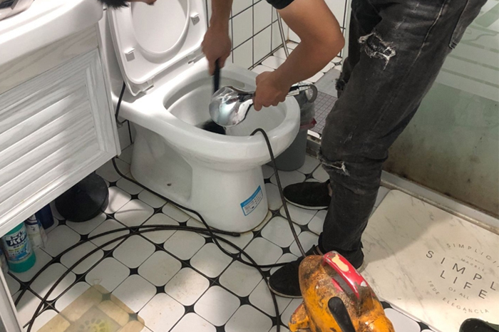 石龙镇疏通下水道