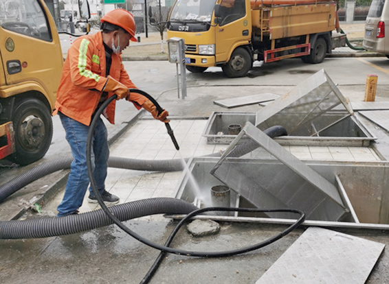 石龙镇隔油池清理